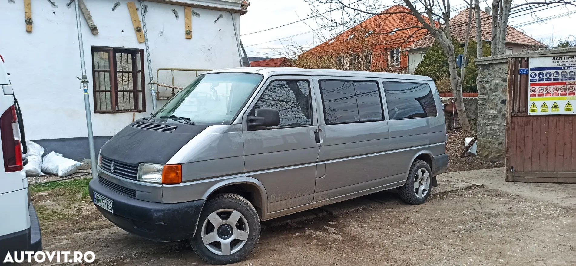 Volkswagen Caravelle - 1