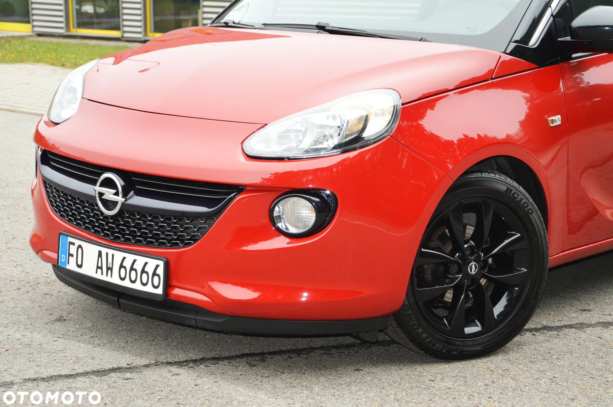 Opel Adam 1.2 Black Jack S&S - 4