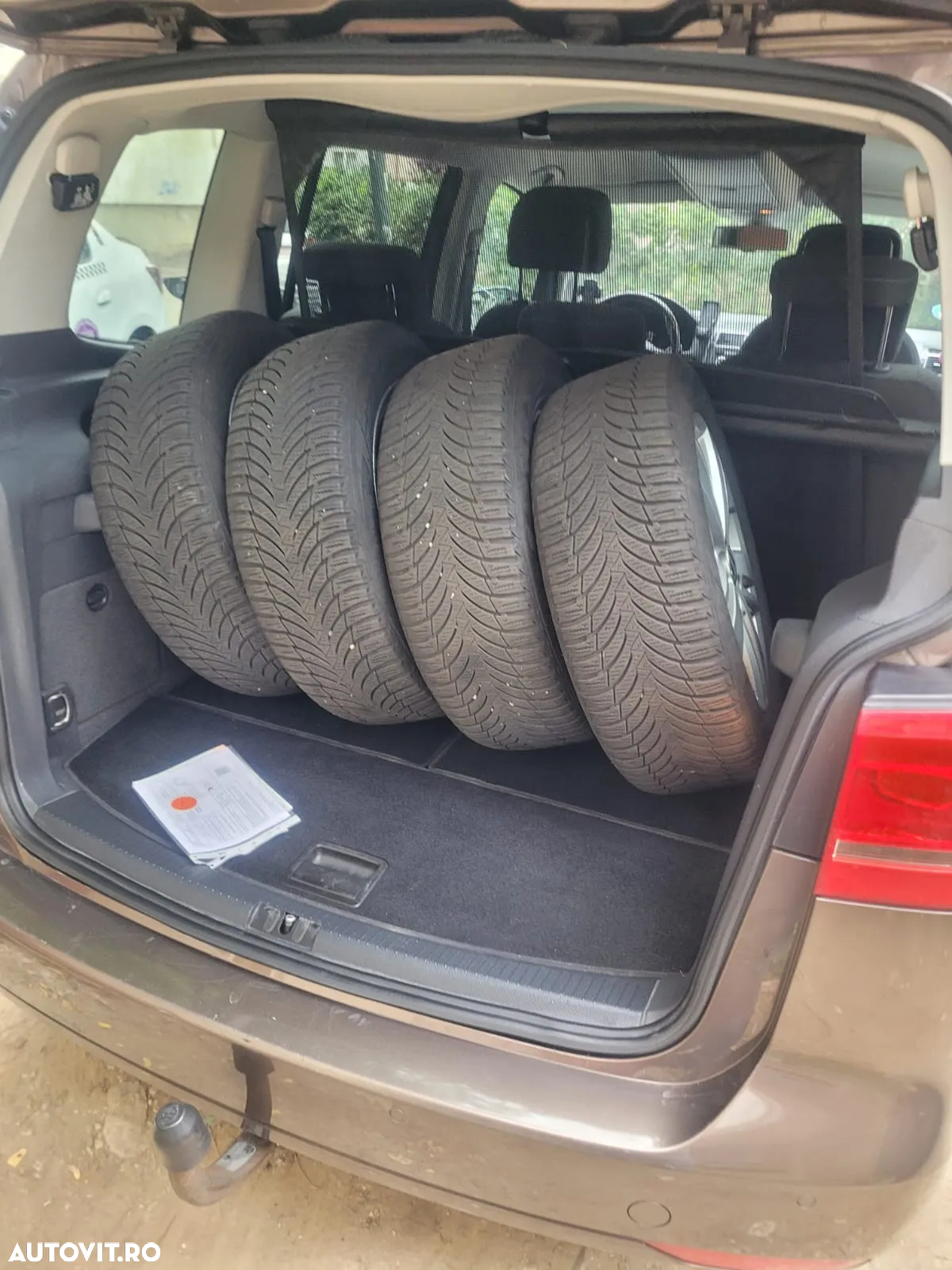 Volkswagen Touran 2.0 TDI DPF BlueMotion Technology DSG Comfortline - 11