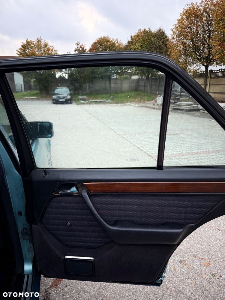 Mercedes-Benz W124 (1984-1993) - 13