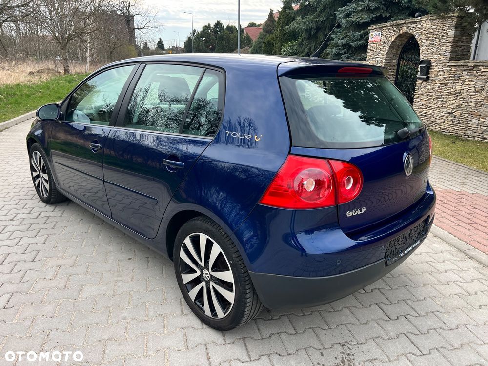 Volkswagen Golf 1.6 FSI Tour Edition - 4