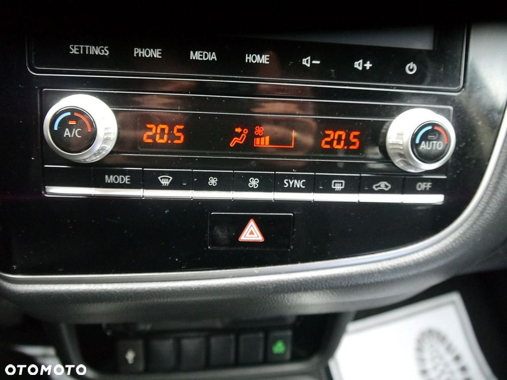 Mitsubishi Outlander - 22