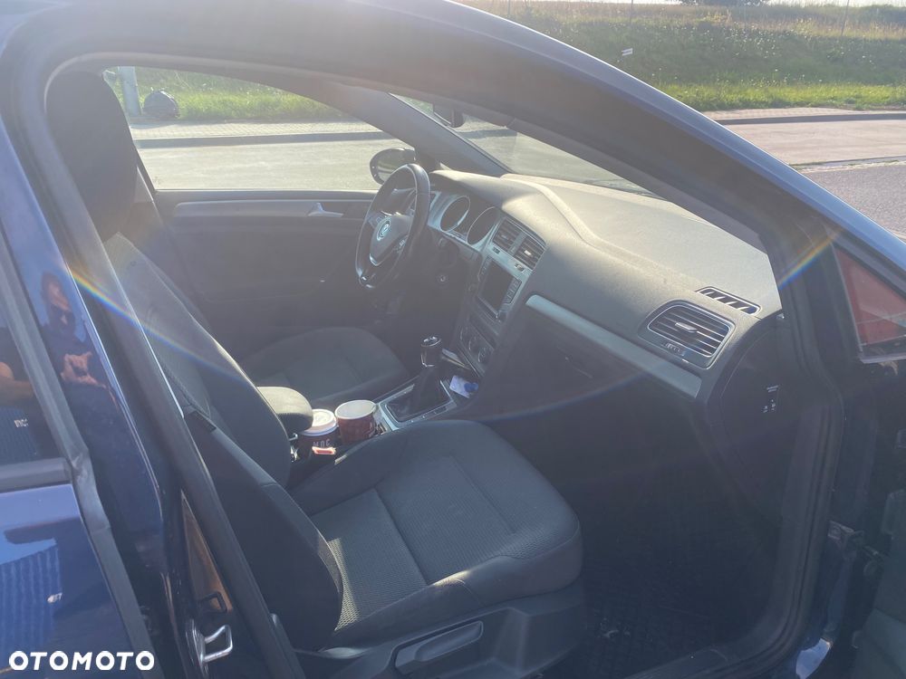 Volkswagen Golf - 10