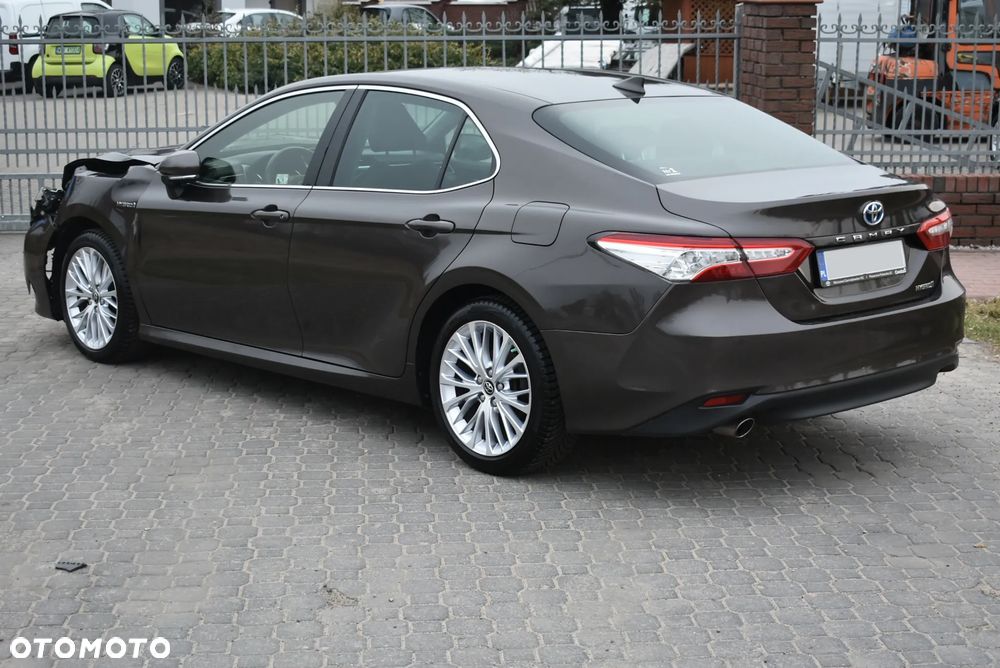 Toyota Camry 2.5 Hybrid Executive CVT - 2