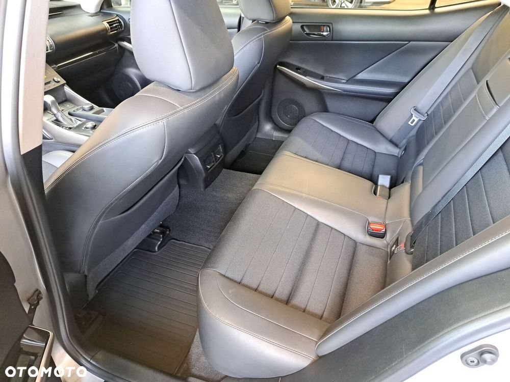 Lexus IS 200t Elite - 21