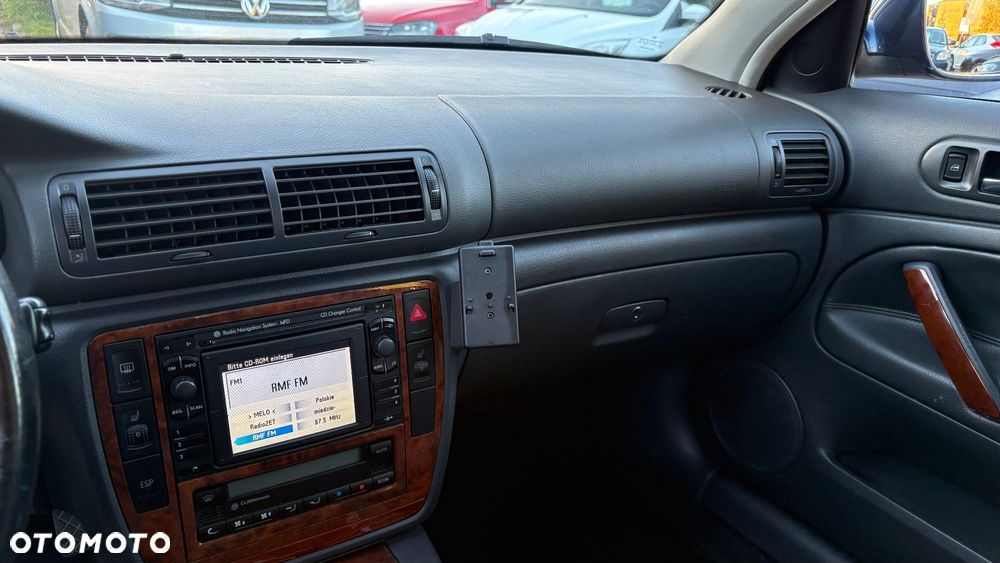 Volkswagen Passat 1.9 TDI Exclusive - 23