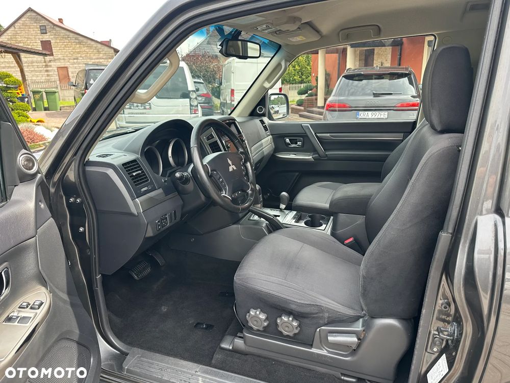Mitsubishi Pajero - 8