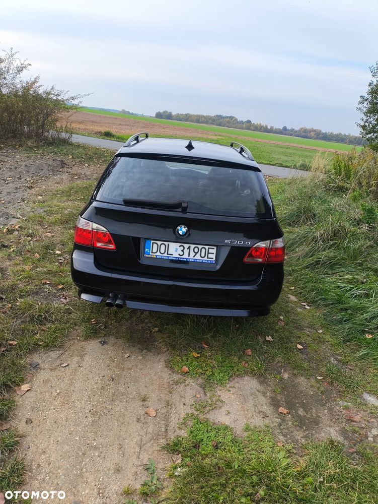 BMW Seria 5 2004 photo 2