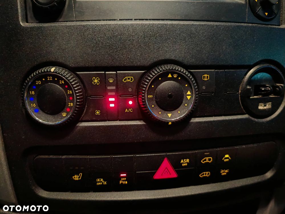 Mercedes-Benz Sprinter - 11