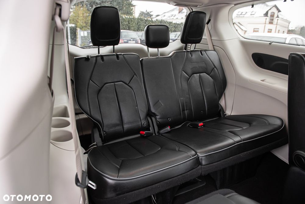 Chrysler Pacifica - 36