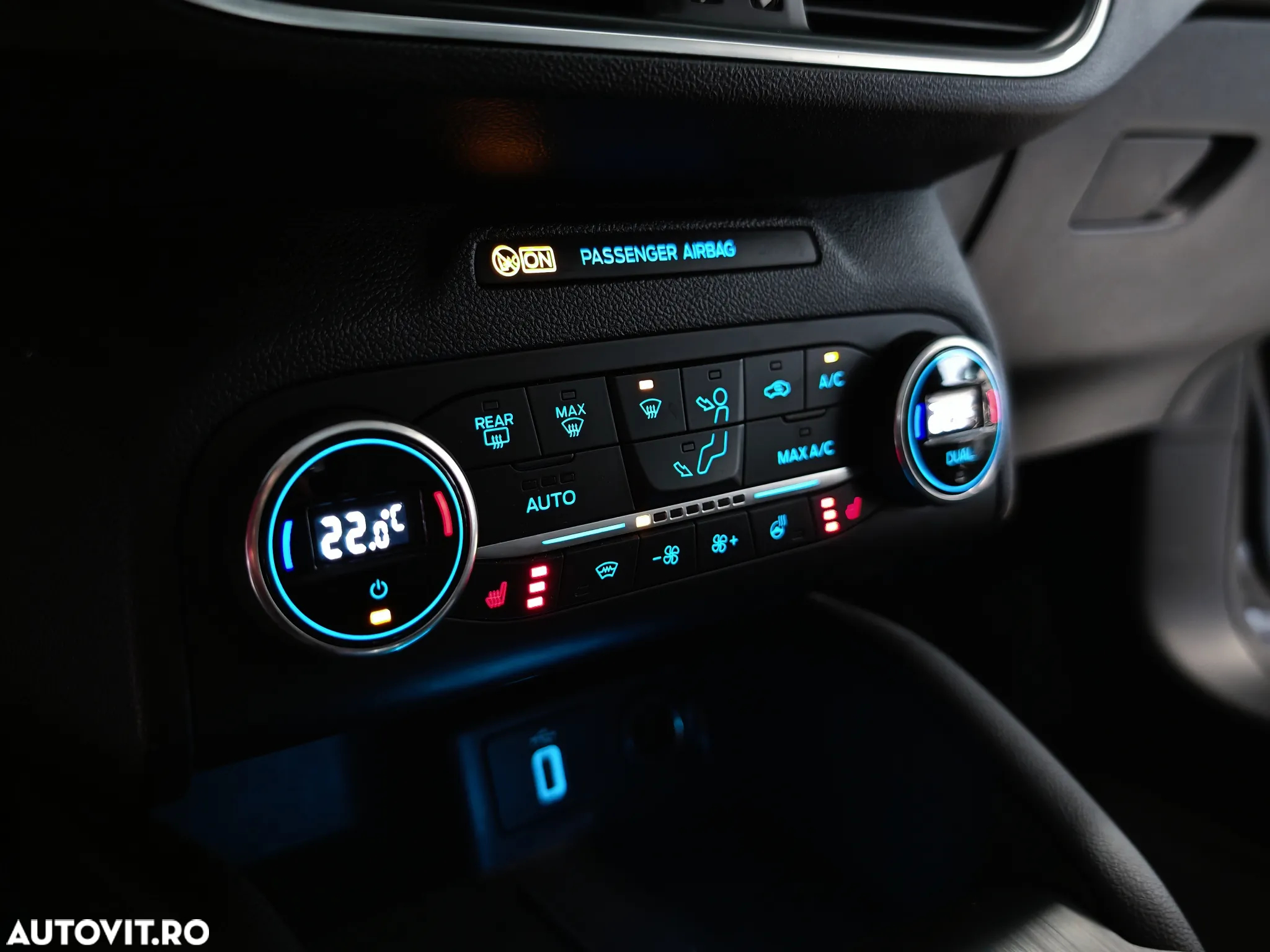 Ford Focus Turnier 1.5 EcoBlue Start-Stopp-System Aut. TITANIUM - 22