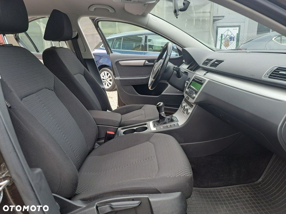 Volkswagen Passat 1.6 TDI Trendline - 12