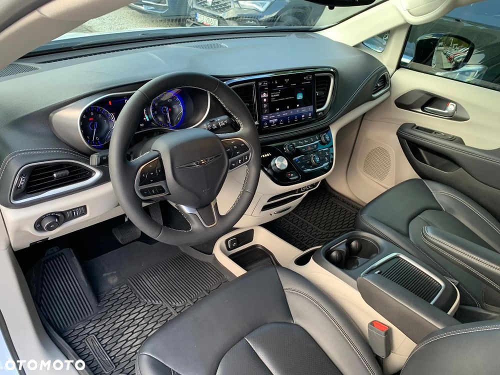 Chrysler Pacifica - 11