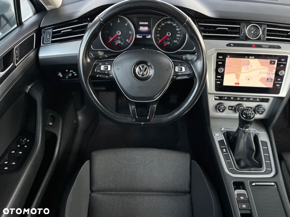 Volkswagen Passat 2.0 TDI SCR Comfortline - 23