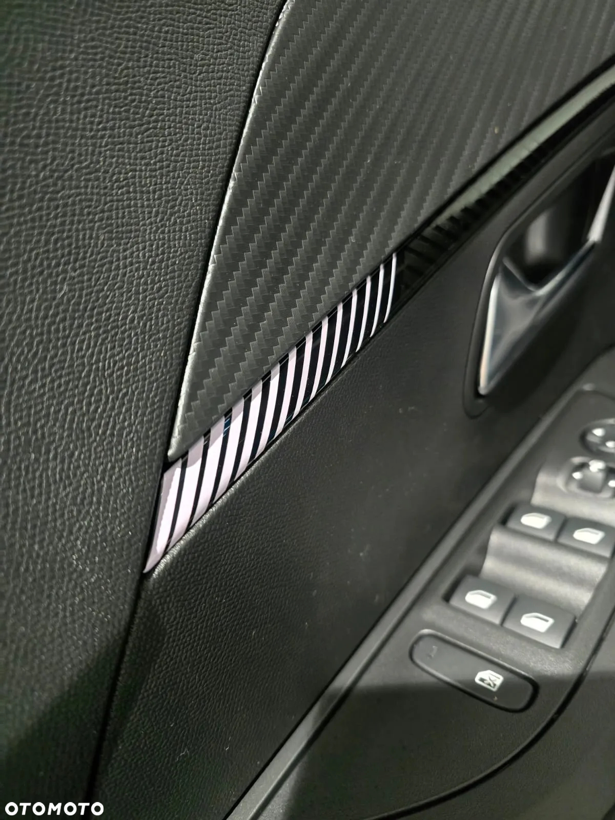 Peugeot 2008 PureTech mHEV Allure e-DCS6 - 14