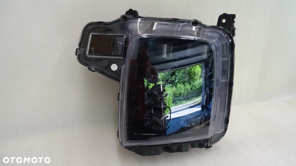 HYUNDAI STARIA - lampa przednia lewa FULL LED - 1