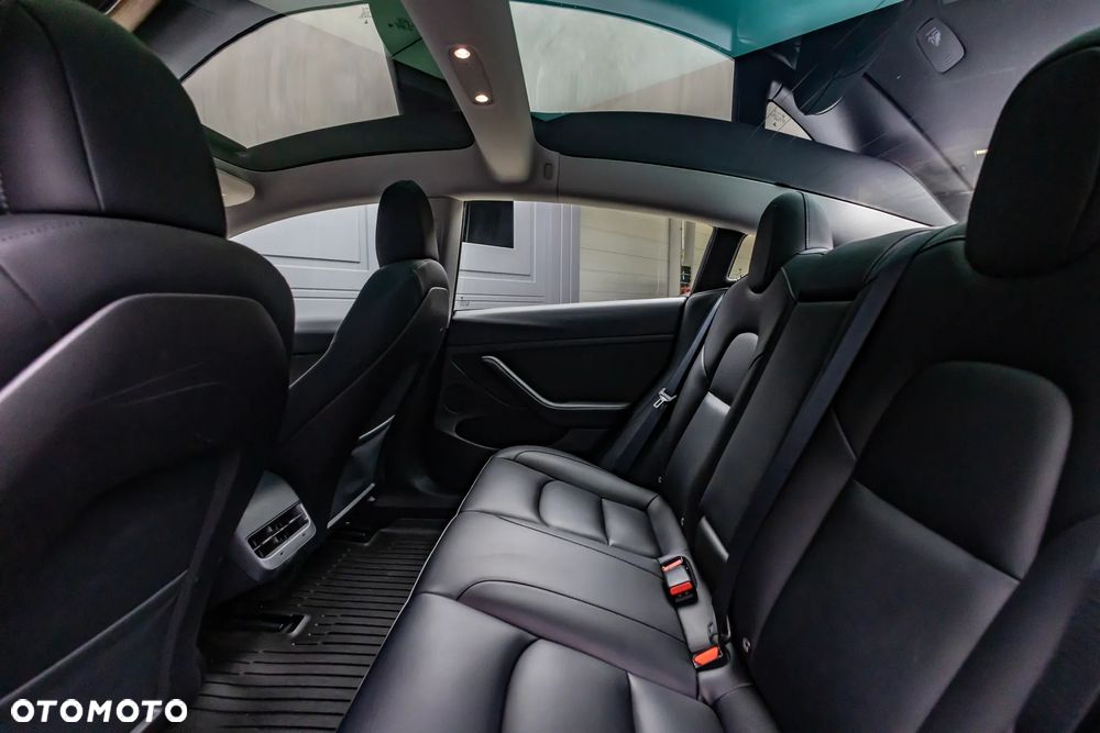 Tesla Model 3 - 12