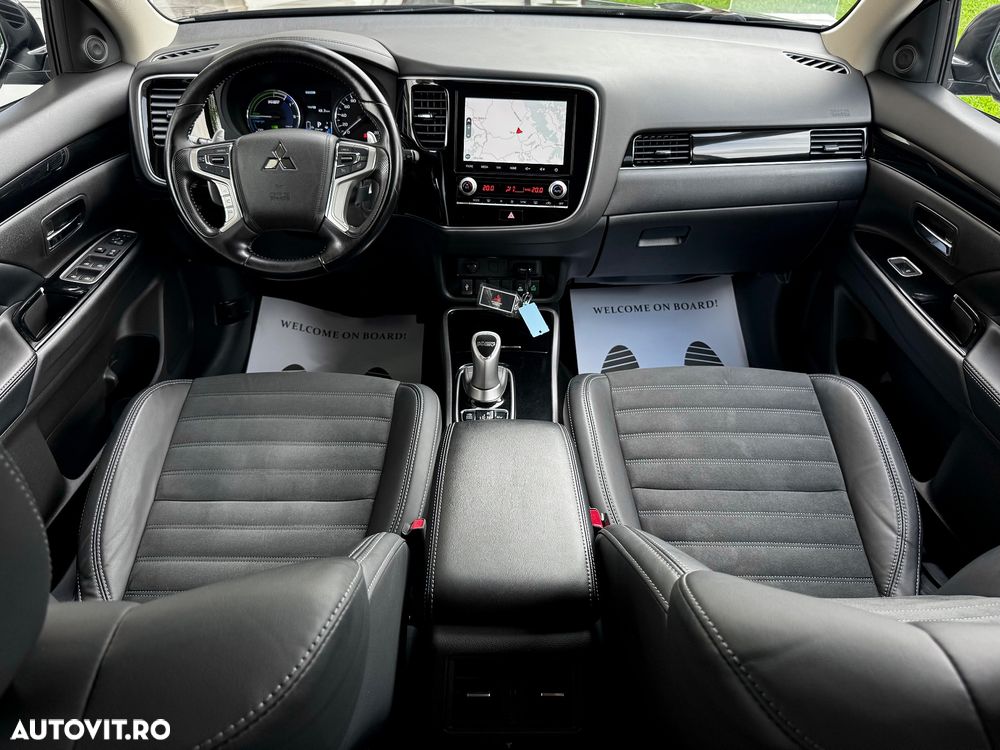 Mitsubishi Outlander 2.4 4WD Plug-In Hybrid Plus - 11