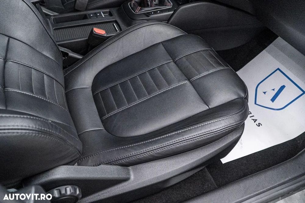 Ford Focus 1.0 EcoBoost 6MT MHEV ST-Line X - 39