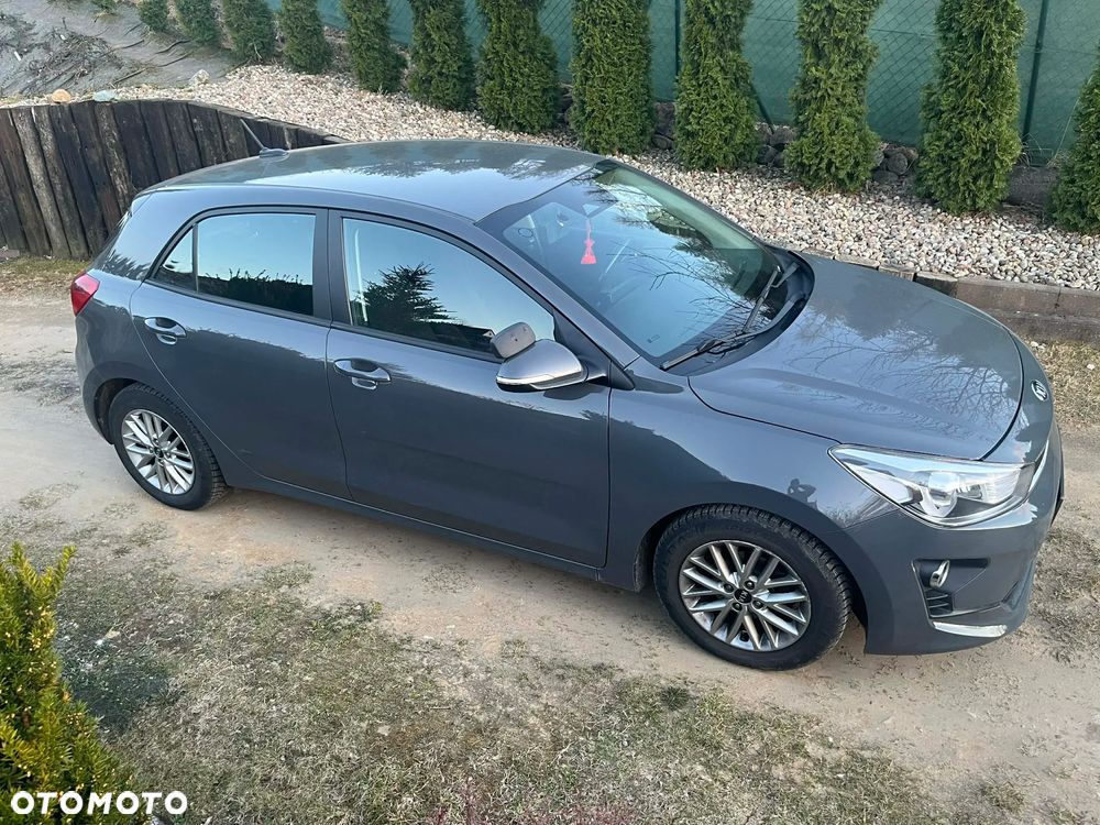 Kia Rio 1.2 L - 2