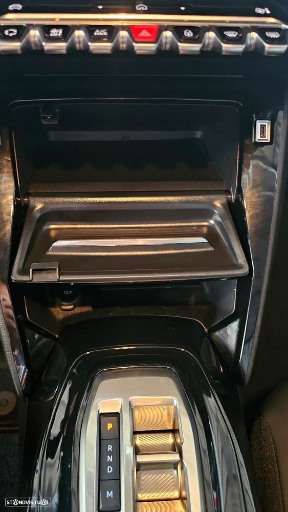 Peugeot 208 1.2 Hybrid Allure e-DCS6 - 36