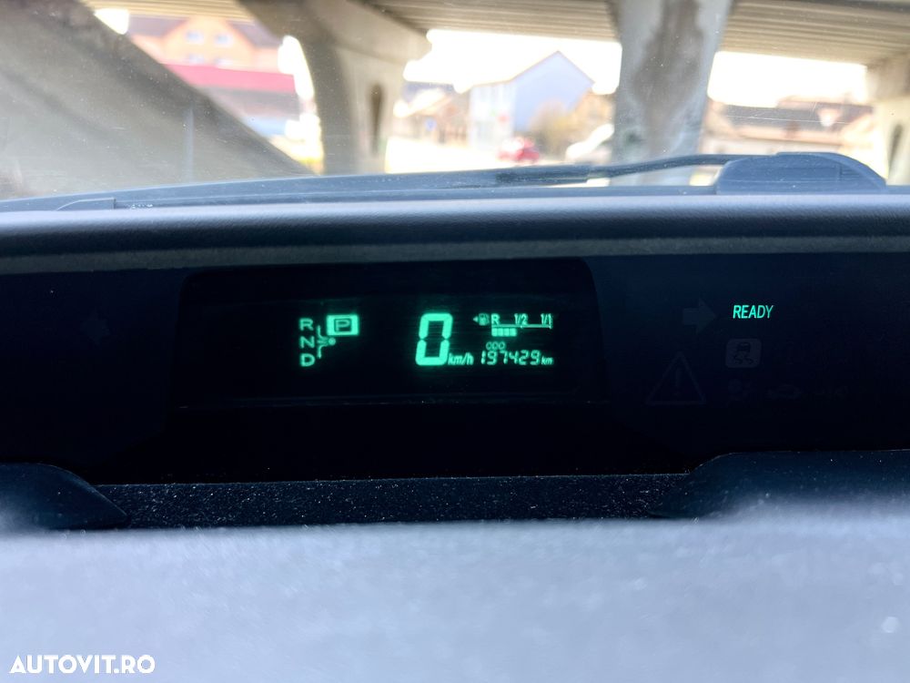 Toyota Prius (Hybrid) Sol - 15