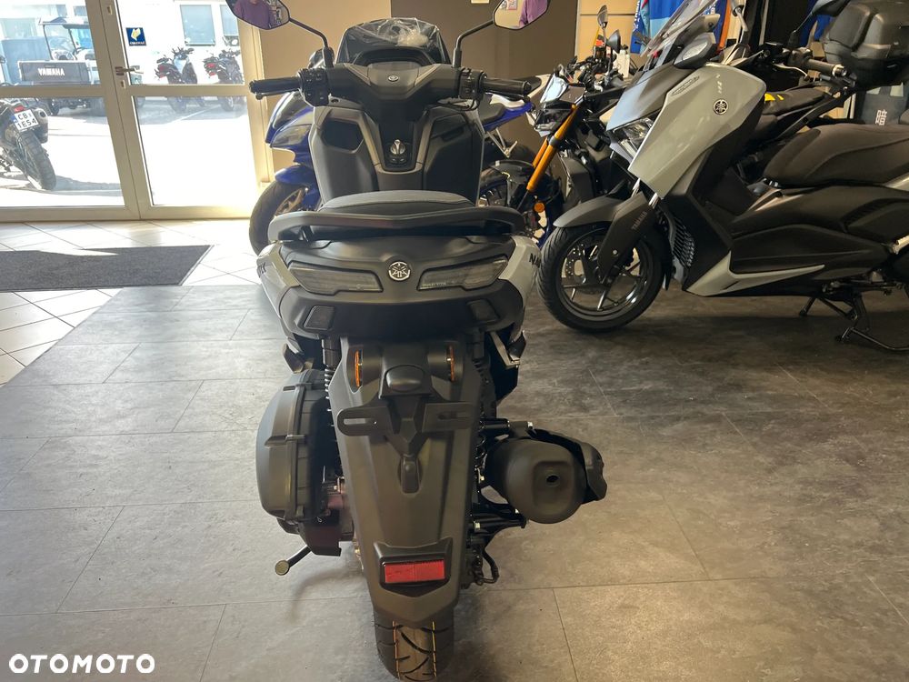 Yamaha NMAX - 10