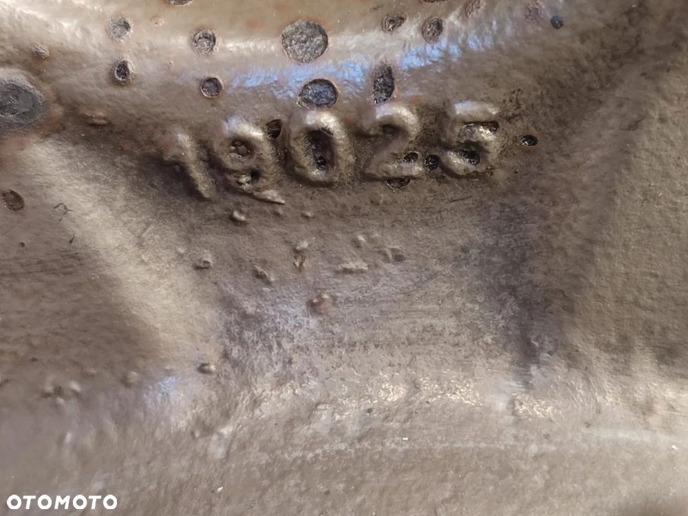 Zwolnica zwrotnica 18911 piasta półoś CLAAS CELTIS 456 RX - 12