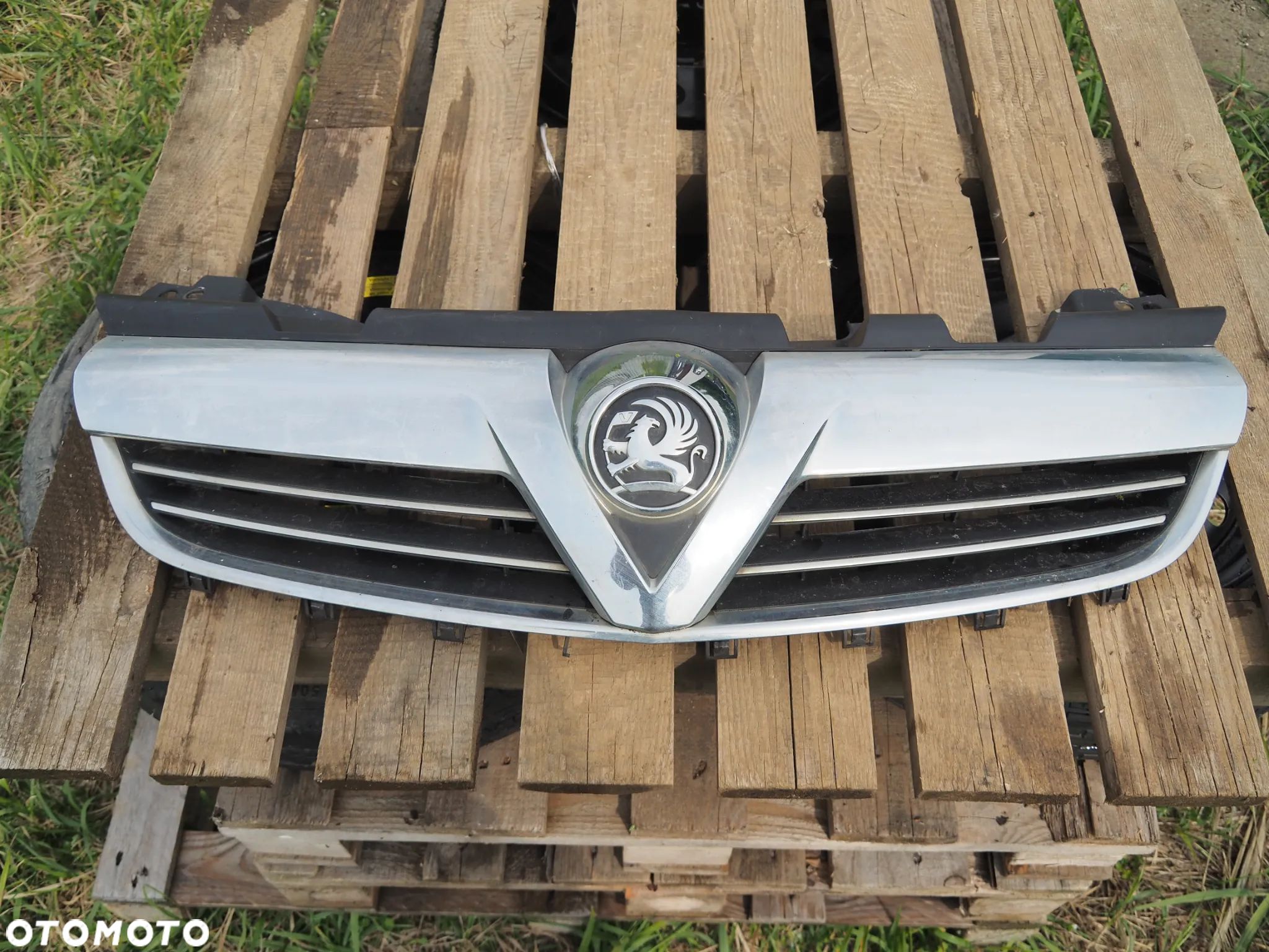 Grill atrapa Opel Zafira II B Lift 13247331 - 1