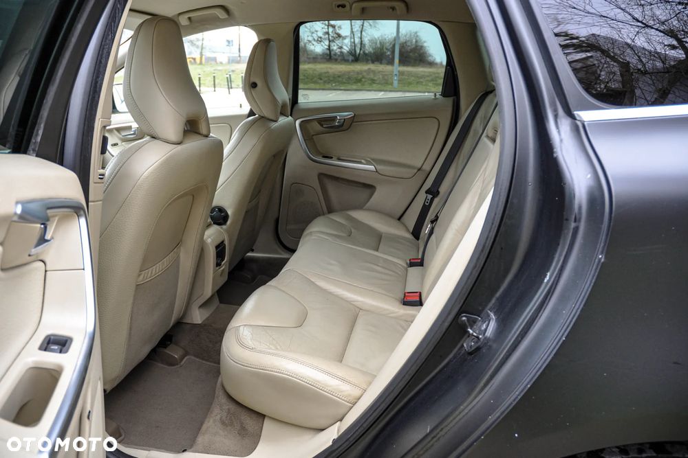 Volvo XC 60 DRIVe Momentum - 8