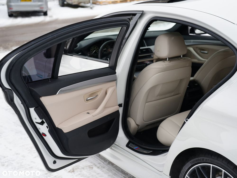 BMW Seria 5 535i - 30