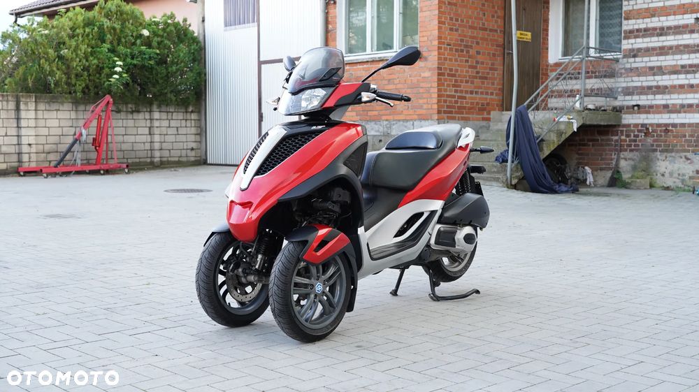 Piaggio MP-3 - 9