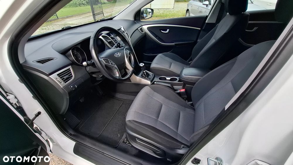 Hyundai i30 blue 1.4 YES Silver - 22
