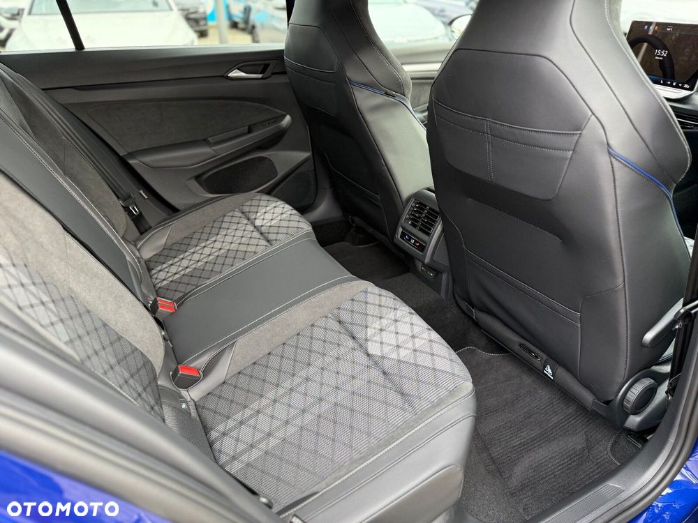 Volkswagen Golf Variant - 13