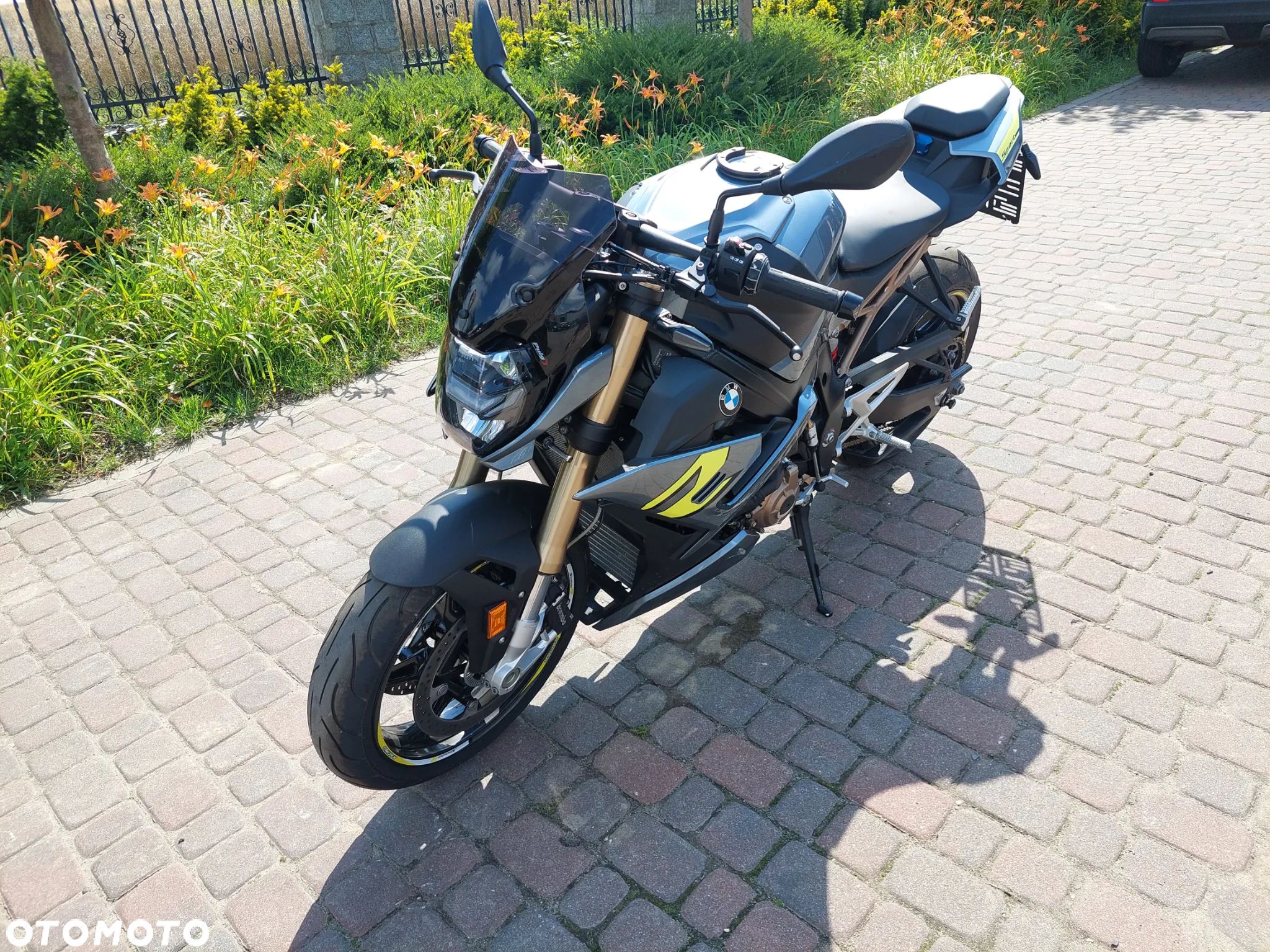 BMW S - 1