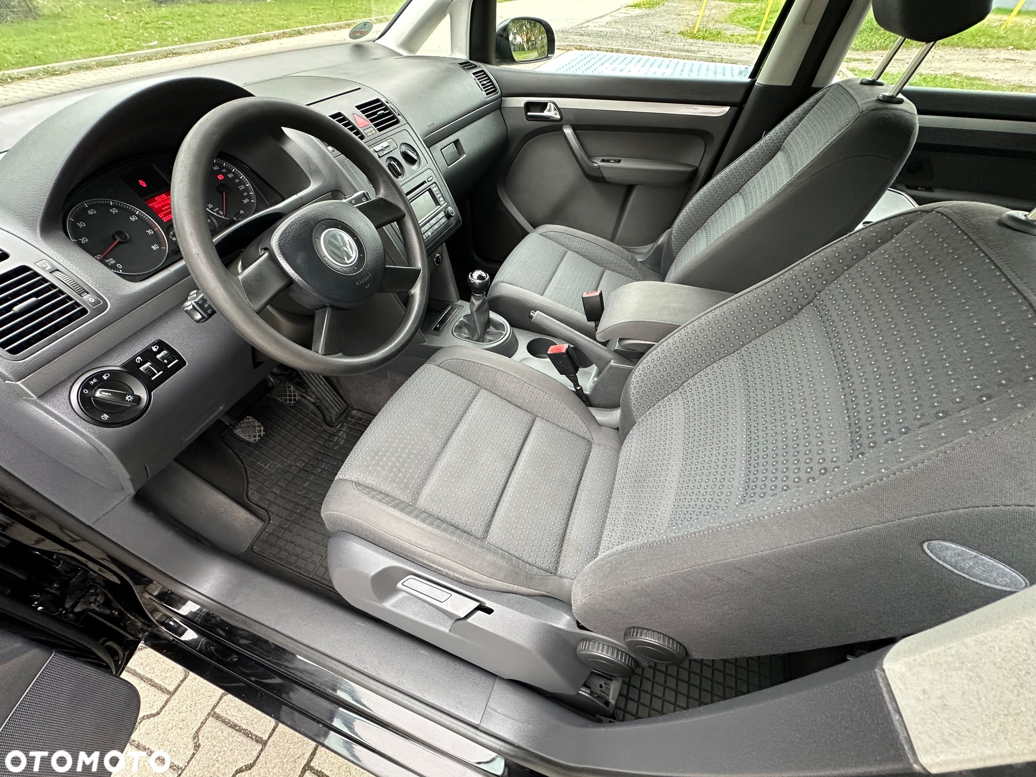 Volkswagen Touran - 10