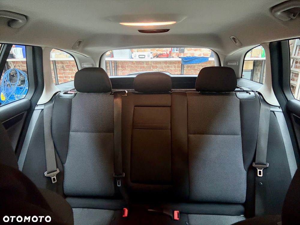 Mercedes-Benz Klasa C 180 (BlueEFFICIENCY) Elegance - 27