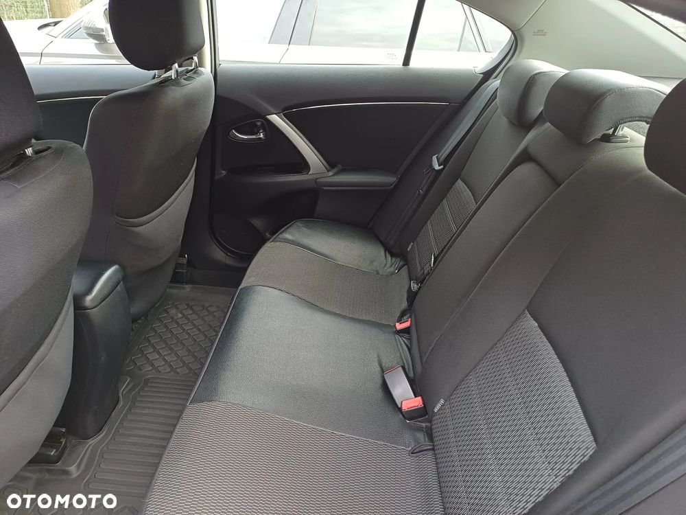 Toyota Avensis 1.8 Premium - 9