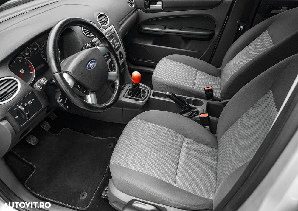 Ford Focus 1.6 16V Ambiente - 12