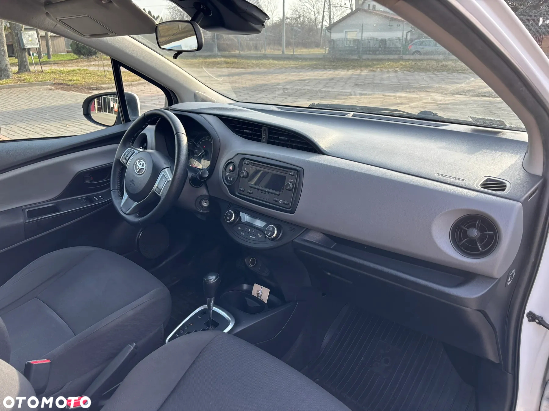 Toyota Yaris Hybrid 100 Premium - 22