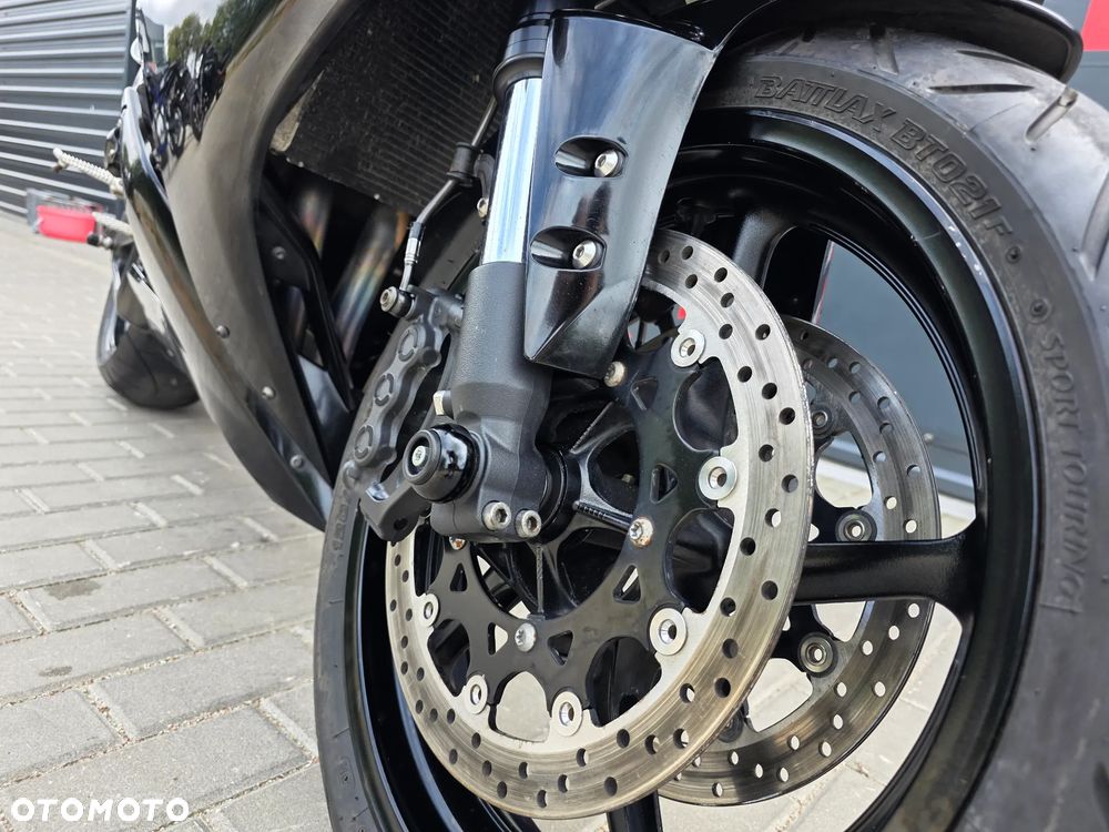 Yamaha R1 - 29