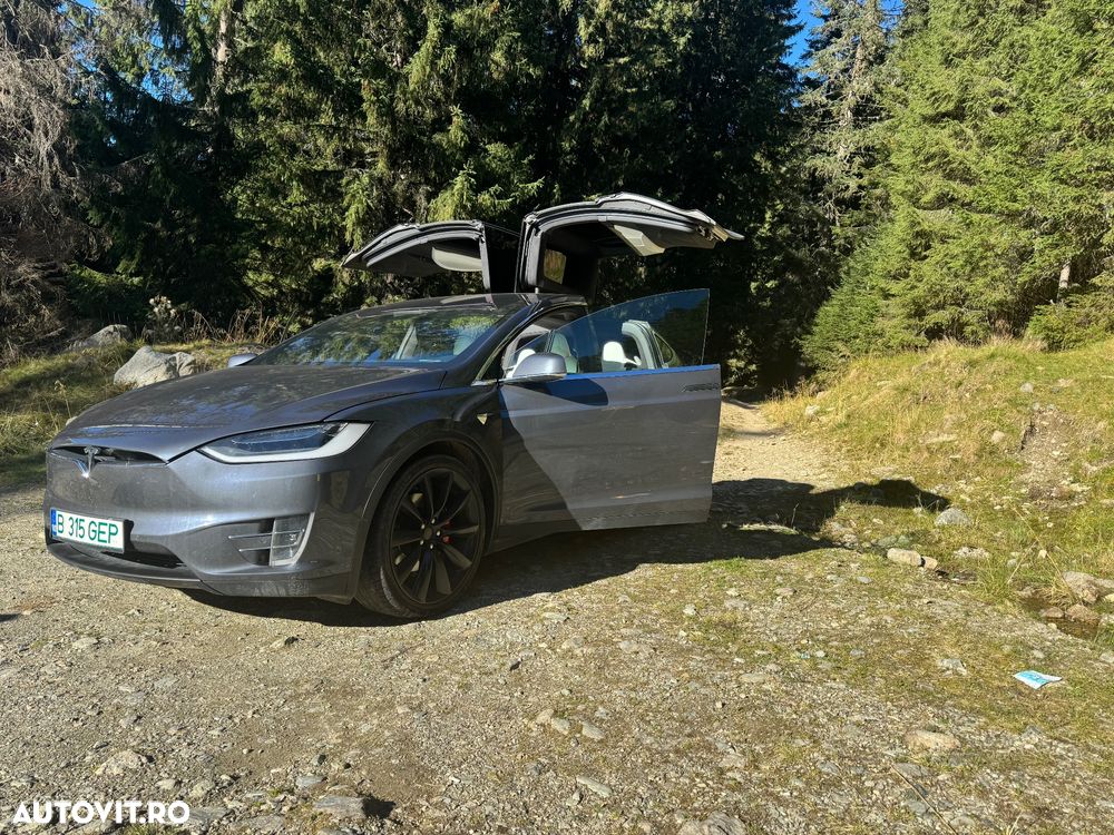 Tesla Model X - 1