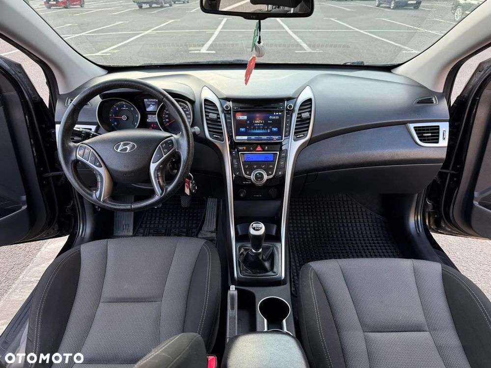 Hyundai i30 blue 1.6 CRDi Trend - 12