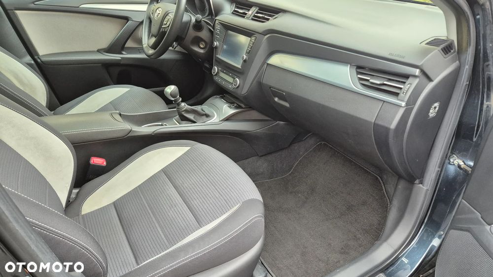 Toyota Avensis Touring Sports 1.8 Executive - 18
