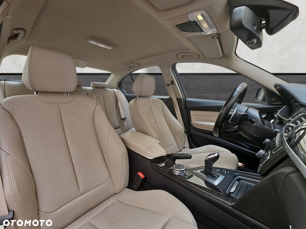 BMW Seria 3 328i xDrive - 30