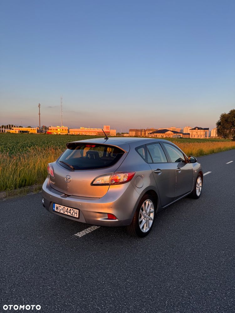 Mazda 3 1.6 Exclusive + - 11