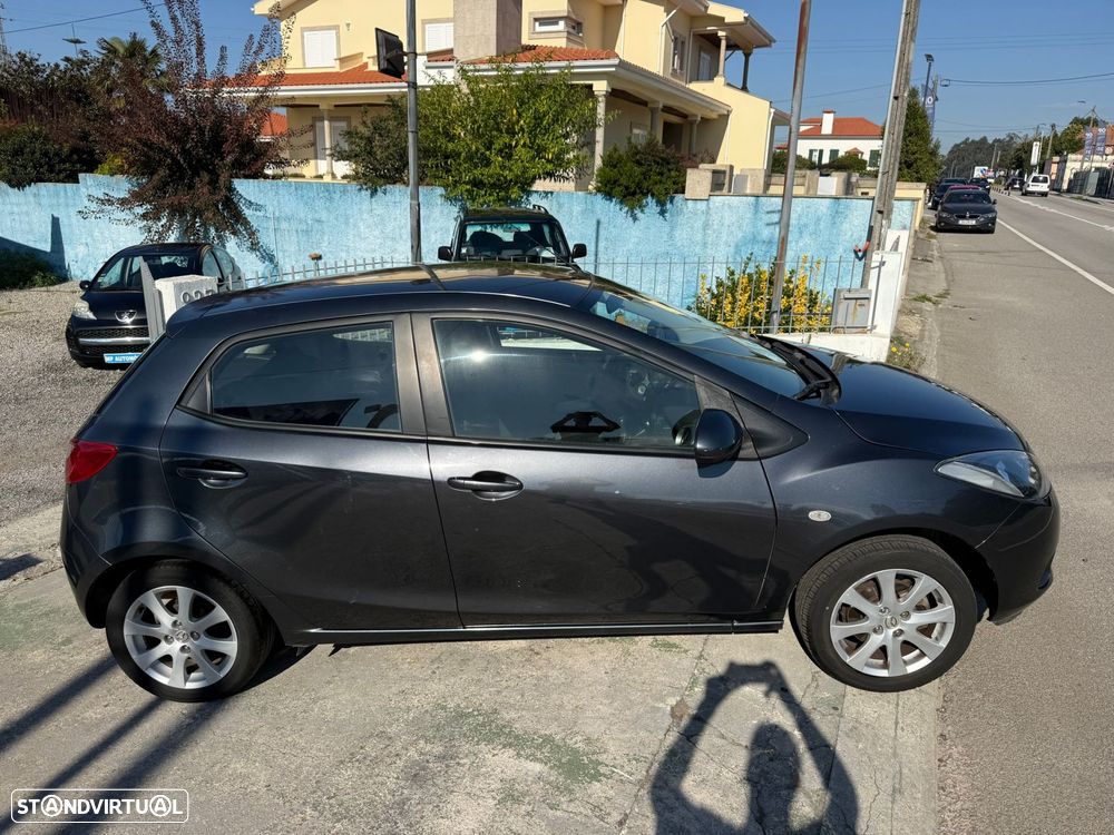 Mazda 2 2010 photo 4