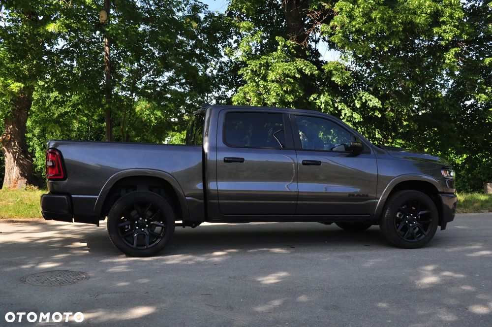 RAM 1500 Laramie Night Premium - 11