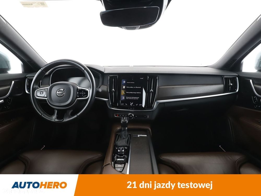 Volvo V90 Cross Country - 12