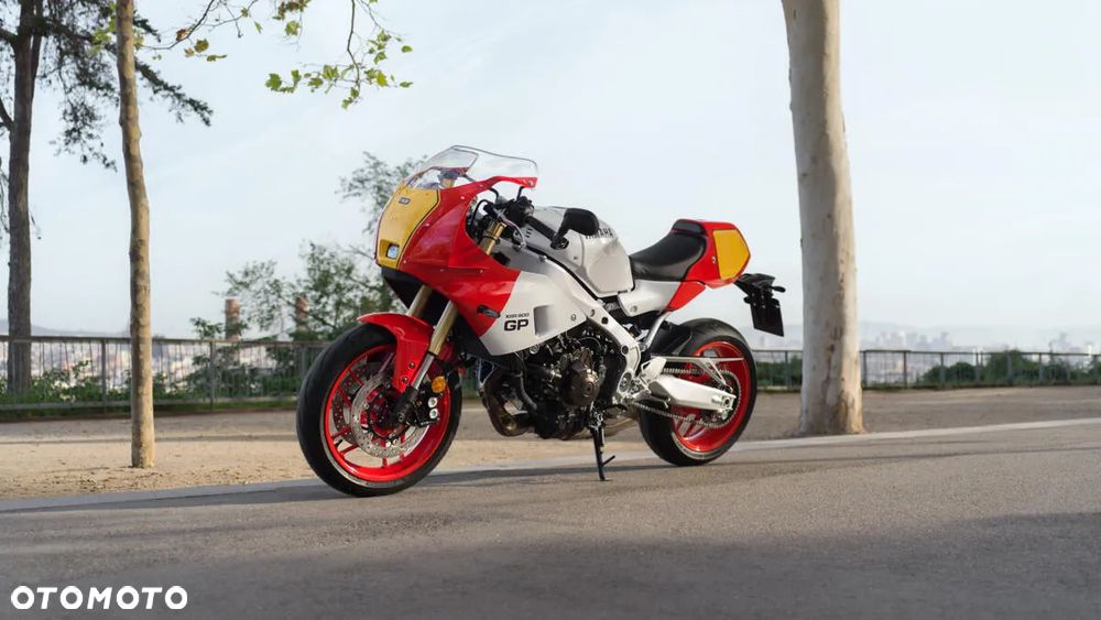 Yamaha XSR - 11